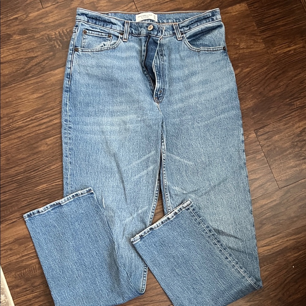 Abercrombie 90s Straight Ultra High Rise